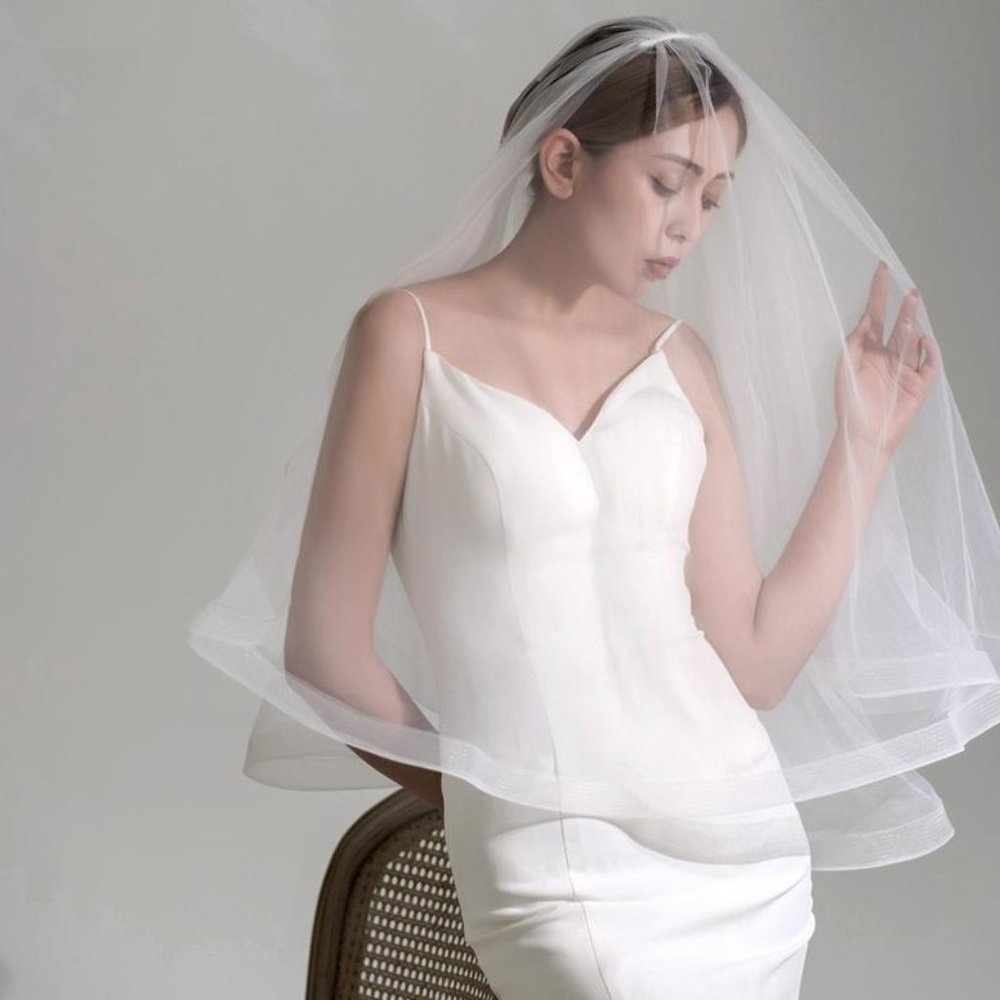 Elegant White Bridal Veil - Picture 5 of 10